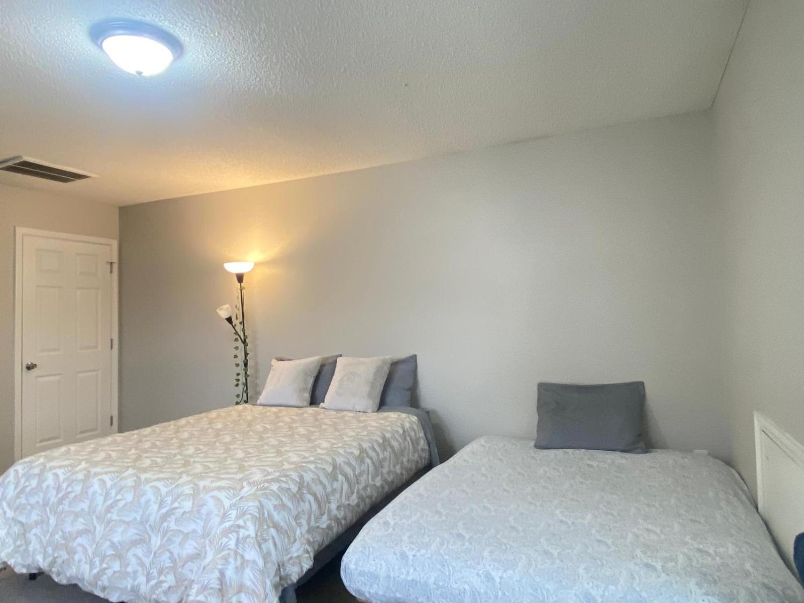 Private Room & Bathroom Close To Downtown Raleigh Exterior photo