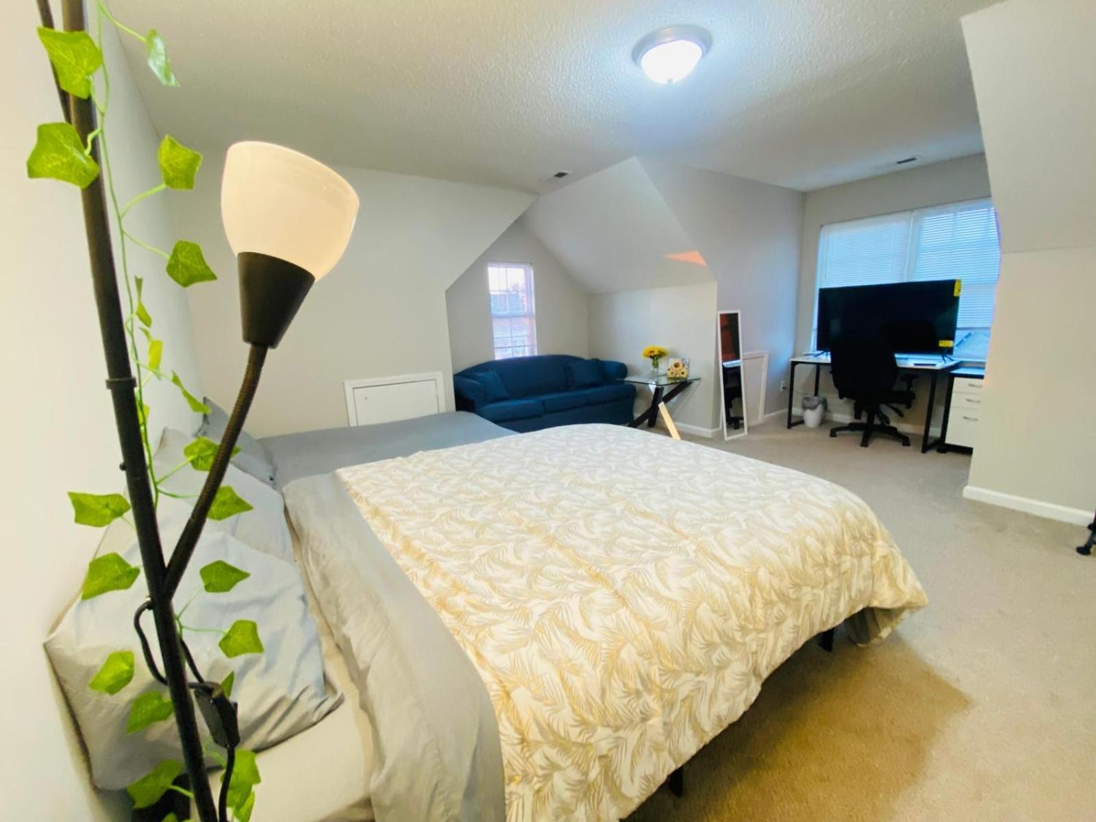 Private Room & Bathroom Close To Downtown Raleigh Exterior photo