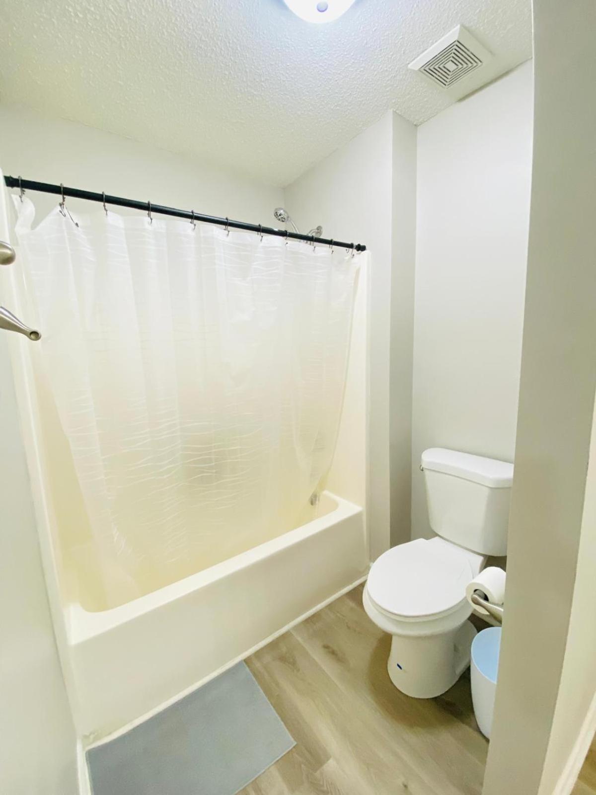 Private Room & Bathroom Close To Downtown Raleigh Exterior photo