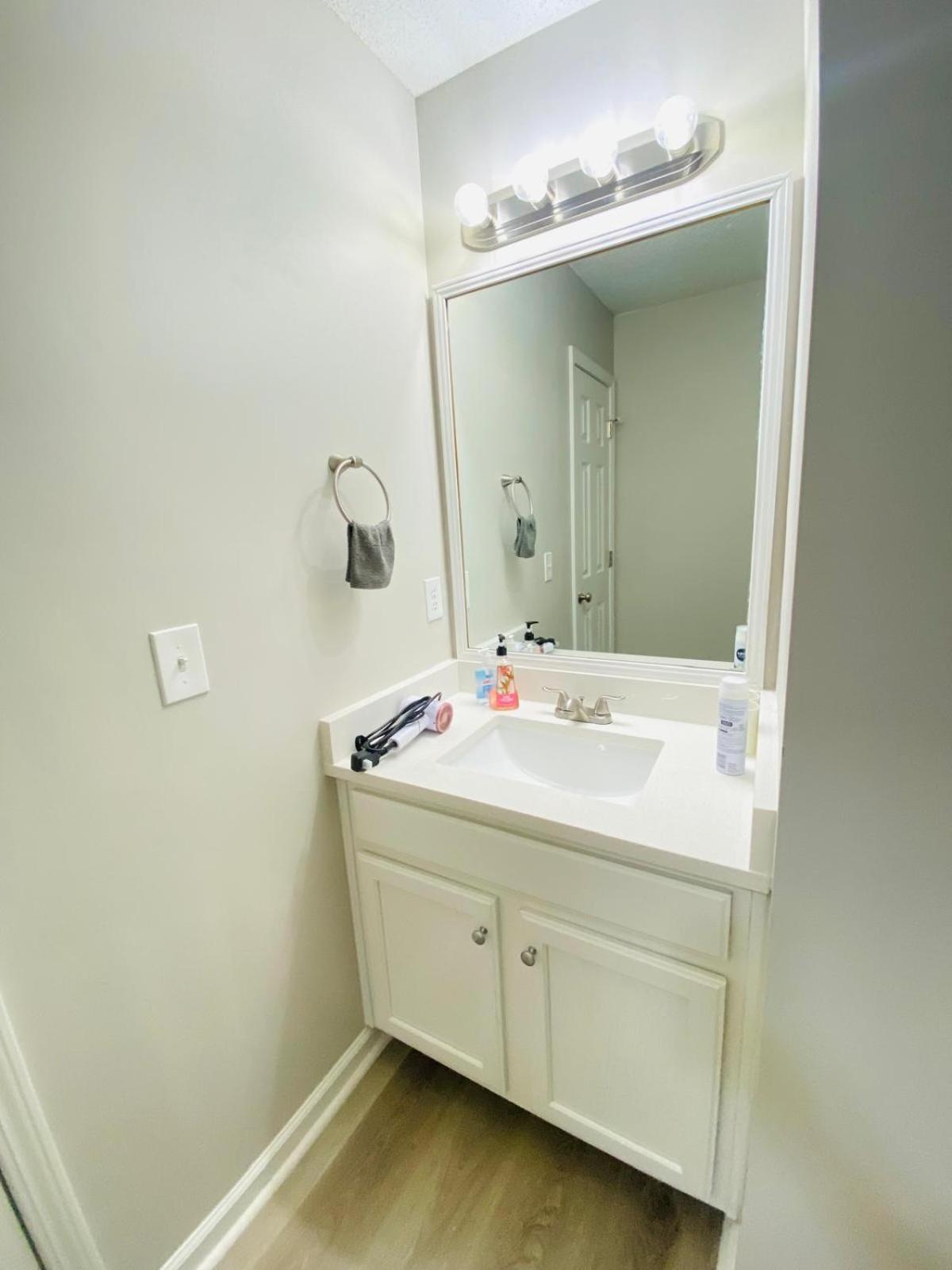 Private Room & Bathroom Close To Downtown Raleigh Exterior photo